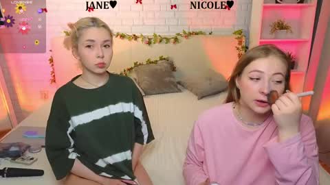 Merlizz Eva Jane Mila Nicole  left to right  online show from 25, 4, 2026