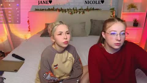 Merlizz Eva Jane Mila Nicole  left to right  online show from 28, 4, 2026