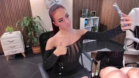 Snapshot of _redfoxxx_ chatting on 17, 9, 2025 You can tell me Mariana online show from 17, 9, 2025