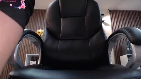 Snapshot of _redfoxxx_ chatting on 10, 10, 2025 You can tell me Mariana online show from 10, 10, 2025