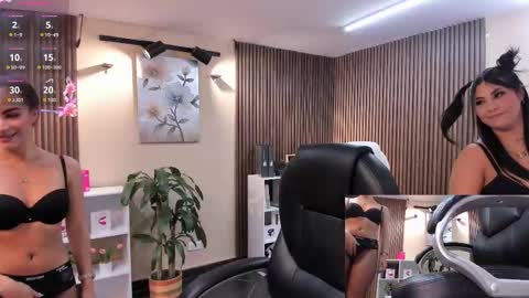 Snapshot of _redfoxxx_ chatting on 1, 11, 2025 You can tell me Mariana online show from 1, 11, 2025