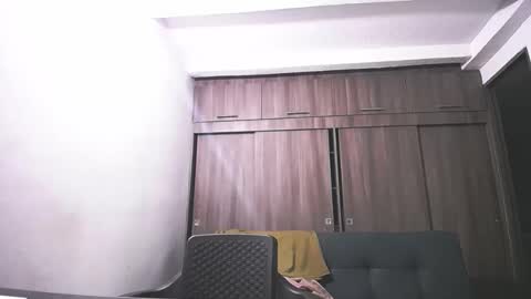 Juan Pablo-independent model online show from 9, 4, 2026