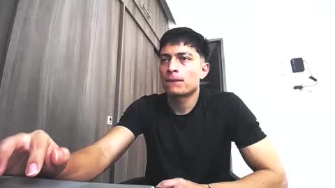 Juan Pablo-independent model online show from 19, 4, 2026