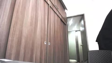 Juan Pablo-independent model online show from 21, 4, 2026