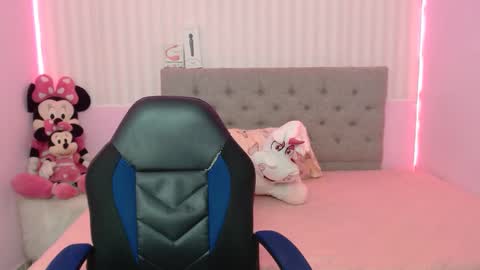 Snapshot of _sexyredhead_ chatting on 4, 3, 2025 KATA online show from 4, 3, 2025