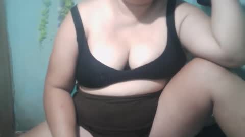Snapshot of _simply_mama chatting on 6, 4, 2026 _simply_mama online show from 6, 4, 2026