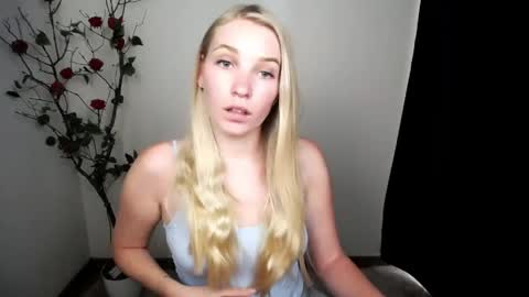 Snapshot of _snow_queen__ chatting on 18, 5, 2026 Rachel online show from 18, 5, 2026