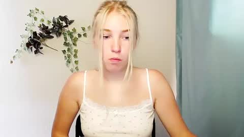 Snapshot of _snow_queen__ chatting on 14, 6, 2026 Rachel online show from 14, 6, 2026