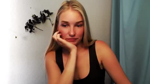 Snapshot of _snow_queen__ chatting on 18, 6, 2026 Rachel online show from 18, 6, 2026
