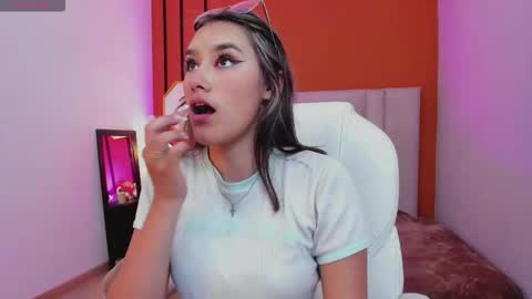 Snapshot of _sophie__miller chatting on 8, 11, 2025 Sophie online show from 8, 11, 2025