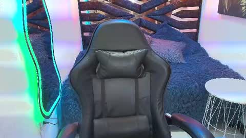 Sophie  online show from 25, 7, 2026