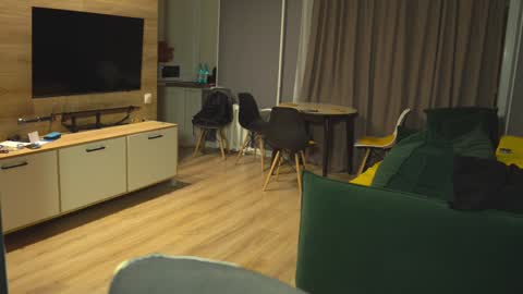 OLIVERpvt is open online show from 14, 1, 2025