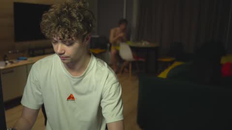 OLIVERpvt is open online show from 4, 2, 2025