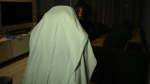 OLIVERpvt is open online show from 14, 12, 2025