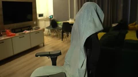 OLIVERpvt is open online show from 15, 1, 2026