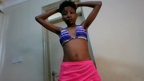 Snapshot of _sweetebony_r chatting on 12, 6, 2026 _sweetebony_r online show from 12, 6, 2026