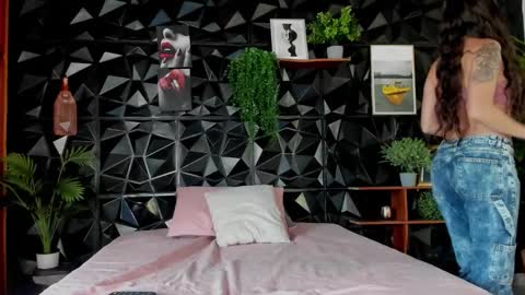 Snapshot of _valentina_69 chatting on 23, 10, 2025 _valentina_69 online show from 23, 10, 2025