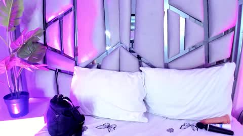 _valeria_saenz_ online show from 19, 9, 2025