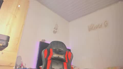    online show from 12, 10, 2025