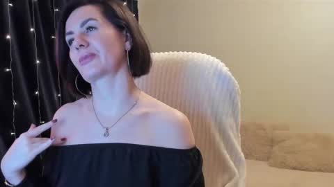 _vallylove online show from 4, 3, 2025