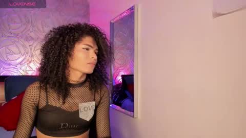 Snapshot of _vennuss_ chatting on 25, 10, 2025 Venus online show from 25, 10, 2025