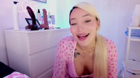 Snapshot of _viioletweekend_ chatting on 23, 2, 2025 online show from 23, 2, 2025