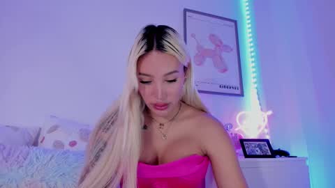 Snapshot of _viioletweekend_ chatting on 9, 3, 2025 online show from 9, 3, 2025