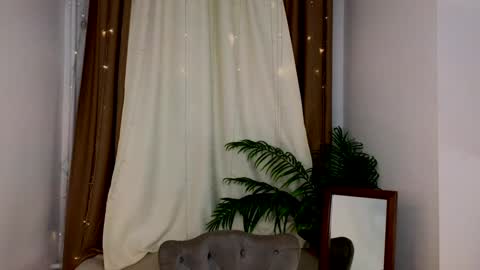 Snapshot of _violet_mills_ chatting on 5, 12, 2024 Violet online show from 5, 12, 2024