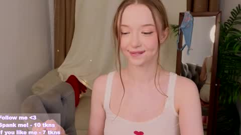 Snapshot of _violet_mills_ chatting on 6, 3, 2025 Violet online show from 6, 3, 2025