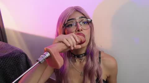   online show from 21, 4, 2026