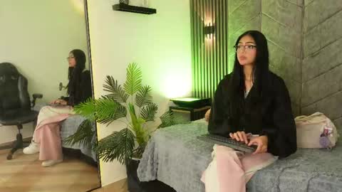   online show from 27, 4, 2026