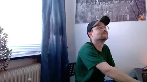 Snapshot of _whoisthatguy_ chatting on 19, 10, 2025 _whoisthatguy_ online show from 19, 10, 2025