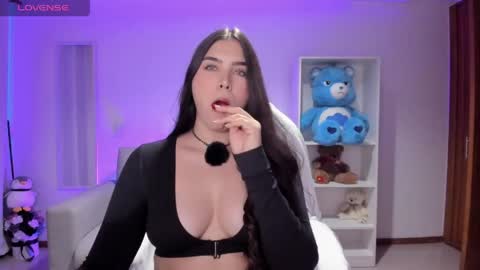Snapshot of _wtdreamgirl chatting on 4, 6, 2026 Luisa online show from 4, 6, 2026