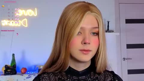 Snapshot of _yourfoxy_ chatting on 17, 11, 2025 LITTLE FOX online show from 17, 11, 2025