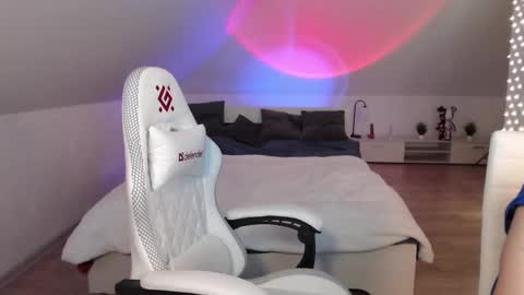 Nicole  Thomas  Dave online show from 18, 2, 2025