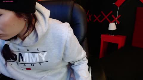 Yuyi online show from 20, 1, 2025