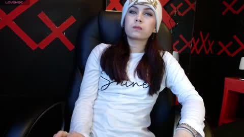 Yuyi online show from 17, 2, 2025