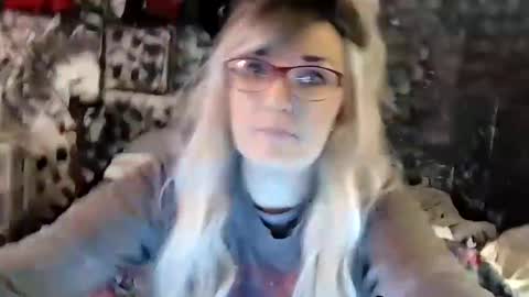 Snapshot of a6909 chatting on 12, 1, 2025 Bree Anna online show from 12, 1, 2025