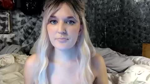 Snapshot of a6909 chatting on 12, 1, 2025 Bree Anna online show from 12, 1, 2025