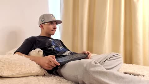 Snapshot of a_lejandro_08 chatting on 1, 12, 2024 alejo online show from 1, 12, 2024