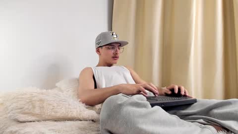 Snapshot of a_lejandro_08 chatting on 2, 12, 2024 alejo online show from 2, 12, 2024