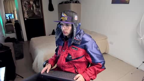 Snapshot of a_lejandro_08 chatting on 12, 12, 2024 alejo online show from 12, 12, 2024