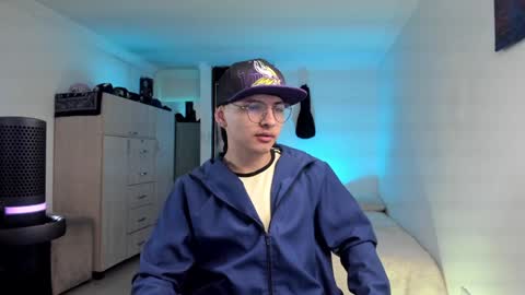 Snapshot of a_lejandro_08 chatting on 15, 12, 2024 alejo online show from 15, 12, 2024