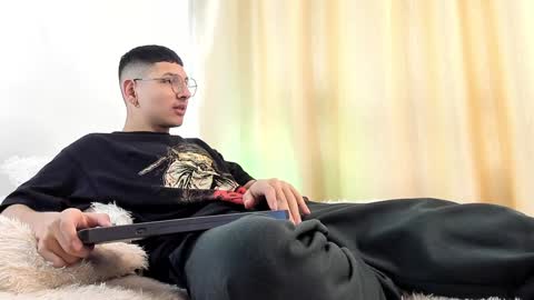 Snapshot of a_lejandro_08 chatting on 19, 12, 2024 alejo online show from 19, 12, 2024