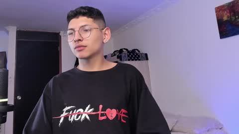 Snapshot of a_lejandro_08 chatting on 2, 2, 2025 alejo online show from 2, 2, 2025