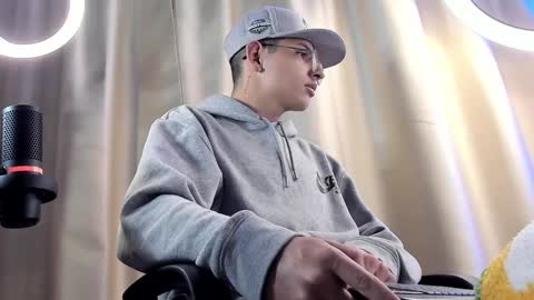 Snapshot of a_lejandro_08 chatting on 5, 2, 2025 alejo online show from 5, 2, 2025