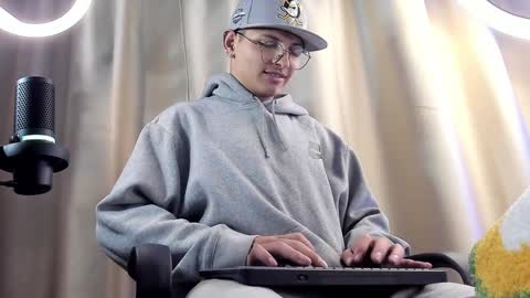 Snapshot of a_lejandro_08 chatting on 5, 2, 2025 alejo online show from 5, 2, 2025