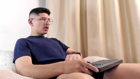 Snapshot of a_lejandro_08 chatting on 7, 2, 2025 alejo online show from 7, 2, 2025