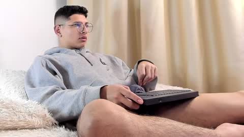 Snapshot of a_lejandro_08 chatting on 9, 2, 2025 alejo online show from 9, 2, 2025