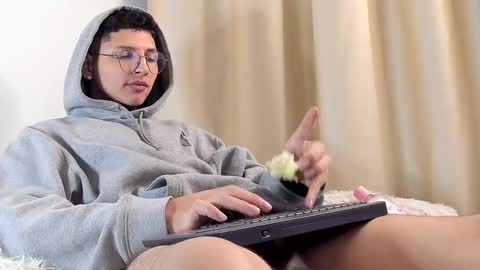 Snapshot of a_lejandro_08 chatting on 9, 2, 2025 alejo online show from 9, 2, 2025